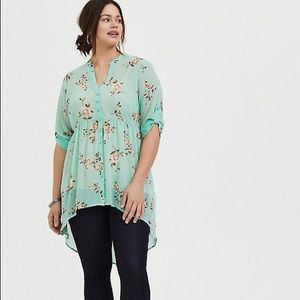 Torrid mint floral hi-lo tunic top size 2